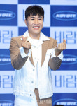[IS포토] 코요태 김종민, 바람 노래 선풍기 춤이랍니다~
