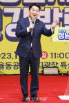 [IS포토] 성남시민 건강박람회 축사 전하는 안철수