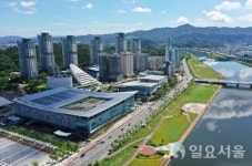 대전 유성을,  민주 여성 과학자 VS 국힘 5선 의원 대결