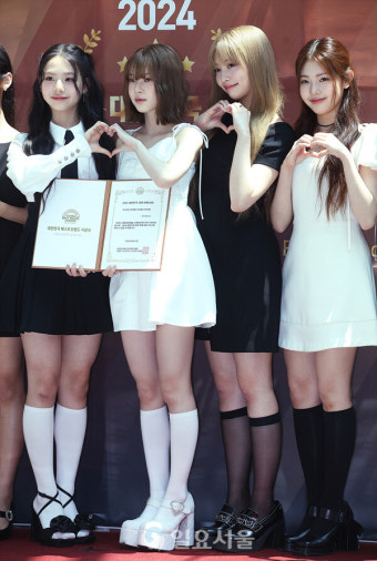 [IS포토] 유니스 임서원-코토코-나나-오윤아, '하트 받으세요~'