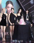 [IS포토] 블랙핑크 8주년 케익, 함께 불어보아요~