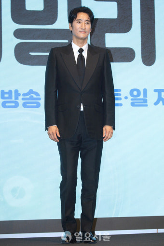 [IS포토] 신현준, '다리미 패밀리'에서 회장님으로~
