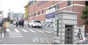 청주시 동중학교와 금천초 교문 논란ㅡ 등하교 시간 차량과 뒤엉켜 혼잡 상황 수십 년째 지속 