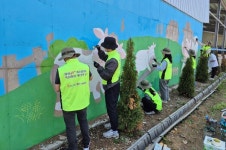 농협 친환경컨설팅방역부,  축산농장 벽화 그리기와 일손돕기 활동으로 구슬땀