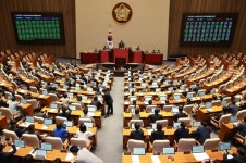 노란봉투법 국회 통과... 노사 갈등 새 국면