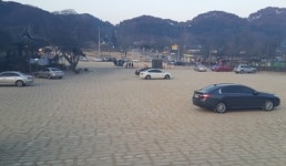 남한산성 친환경주차장, 먼지만 풀풀…잔디 대부분 고사