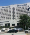 가짜 女기자의 법원 보안 탐방기?…청사 비상사태