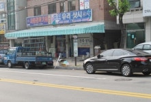 안산 버스정류장 앞 불법주차, 승하차 시민 안전 위협