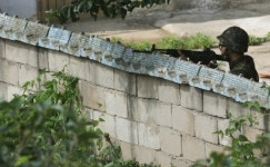 고성 명파초등학교 인근서 무장 탈영병 교전… 부모 현장 투입...투항 설득중