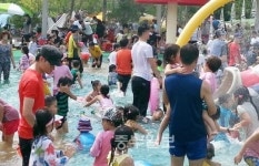 의정부 낙양물사랑공원 물놀이 시설 포화상태...안전 실종