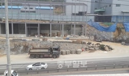 광주 43번 국도변 신축건물 흙먼지에...주민 불편 호소