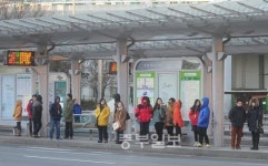 버스회사 천문학적 지원...냉난방 정류장 고작 7곳