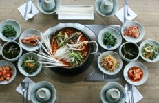 [이천 맛집] 맛깔난 토종씨암탉 탕 먹고 족구 한판...부발읍 꼬꼬리꼬 농원