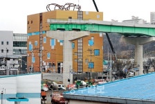 2천600억 투입됐는데 허리 끊긴 고가도로...2년째 흉물로