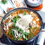 [김포 맛집] 토종메기 매운탕에 송어회 꿀꺽...감정동 피싱파크 진산각
