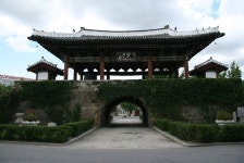화려한 처마...고려 말 목조건축의 백미 개성 남대문