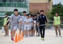 수원삼성, 화성 동학중학교서 K리그 축구의날 진행
