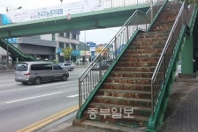 15년된 용현동 육교 불편…주민들 횡단보도 설치 요구