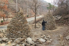 인천 강화군 석모도 자연휴양림 관리사업소, 수목원 입구 소원 돌탑 조성