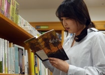 한강 소설 채식주의자 불티...독서 열풍 일으킬까