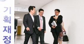 남경필 경기지사, 2층광역버스·수원발 KTX 직결 예산 요청