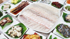 [여수 맛집] 해녀가 채취한 신선한 해산물의 향연...여수 돌산대교 맛집 용궁횟집