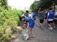 용인시 죽전1동, 자치위원과 학생 70여명 탄천 주변 환경정화 실시