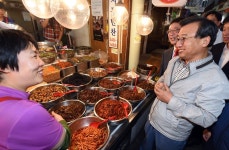 못골시장 찾은 이정현 땀내나는 사람들에 먼저 달려갈 것
