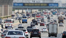 [속보] 추석 연휴 고속도로 교통상황, 서울→부산 5시간 50분 정체 극심