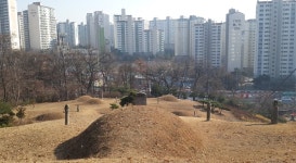 [정경연의 풍수기행] 용인 정암 조광조 묘역, 후손이 선조보다 위에 있는 역장(逆葬)