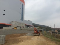 45m 물류창고 때문에 빨래도 안말라요…화성 물류센터 증축공사 반발