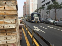 대형 건설업체 도로무단 점유, 공사차량 역주행 위험