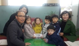 인천 부평구 뜨란채 어린이집 원생들, 고사리 손으로 모은 이웃돕기 성금 전달