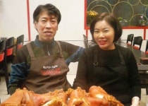 이만규·오경희 연수구 선학동 황금족발 사장 부부, 맛과 양심 다 잡았죠