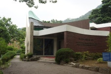 희망 실은 배인 듯, 역경 넘는 파도인 듯