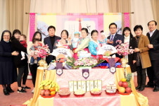 용인시청 컨벤션홀에서 기업 후원으로 미혼모 아기 백일,돌 잔치 마련