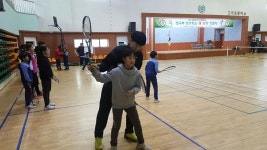 고색초 창단학교 꿈 희망 전달식… 정구 국가대표 꿈나무 1대1 코칭