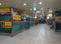 수원역 앞 다문화 푸드랜드 개점휴업… 운영난 심각