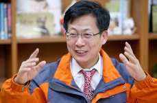 [경인 대선주자 인터뷰] 1.1%의 기적 일으키겠다 최성 고양시장