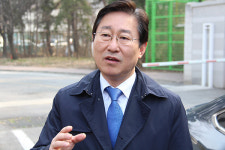 BBK 김경준 만기출소…박범계 “MB 적폐 규명 위해 추방 절대 안된다”