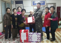 백골부대 김동용 중사, 인천 동구 만석동 제1경로당서 봉사활동