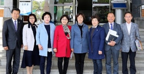 안양시의회 보사환경위원회, 호계도서관 현장 방문