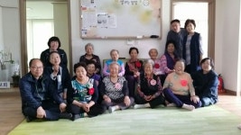 인천 남동구 만수2동 통·반장 모임, ‘뜨개’ 작품 경로당 전달
