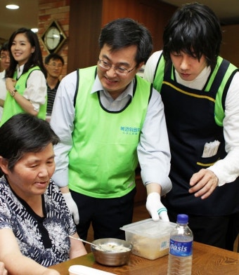 김동연 경제부총리 후보자, 판잣집서 경제사령탑까지… 다시 쓴 고졸신화