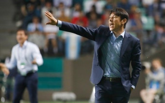 'U-20 월드컵' 한국 신태용 감독, 아르헨티나 꺾고 16강 진출 기쁨 드러내 