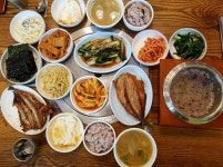 군포 백반 맛집 형제 맛고을, 푸짐한 양과 고급스러운 맛