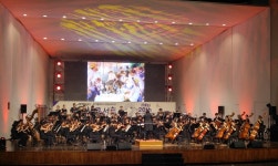 성인이 된 경기필하모닉의 황홀한 자축연
