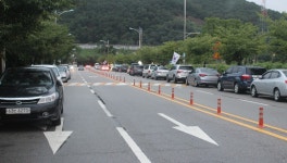 불법주차 권하는 군포 대야호수 둘레길… 주차시설 1곳도 없이 개방