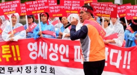 알맹이 빠진 협력안…다이소, 신선식품은 안 팔겠다 생색