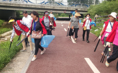 용인시 동천동, 통장협의회서 손곡천 일대 환경정화활동 실시